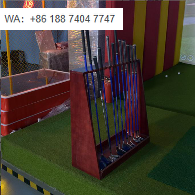 Golf Equipment Operator - Интерактивный проекционный гольф-симулятор с тематикой бананов,